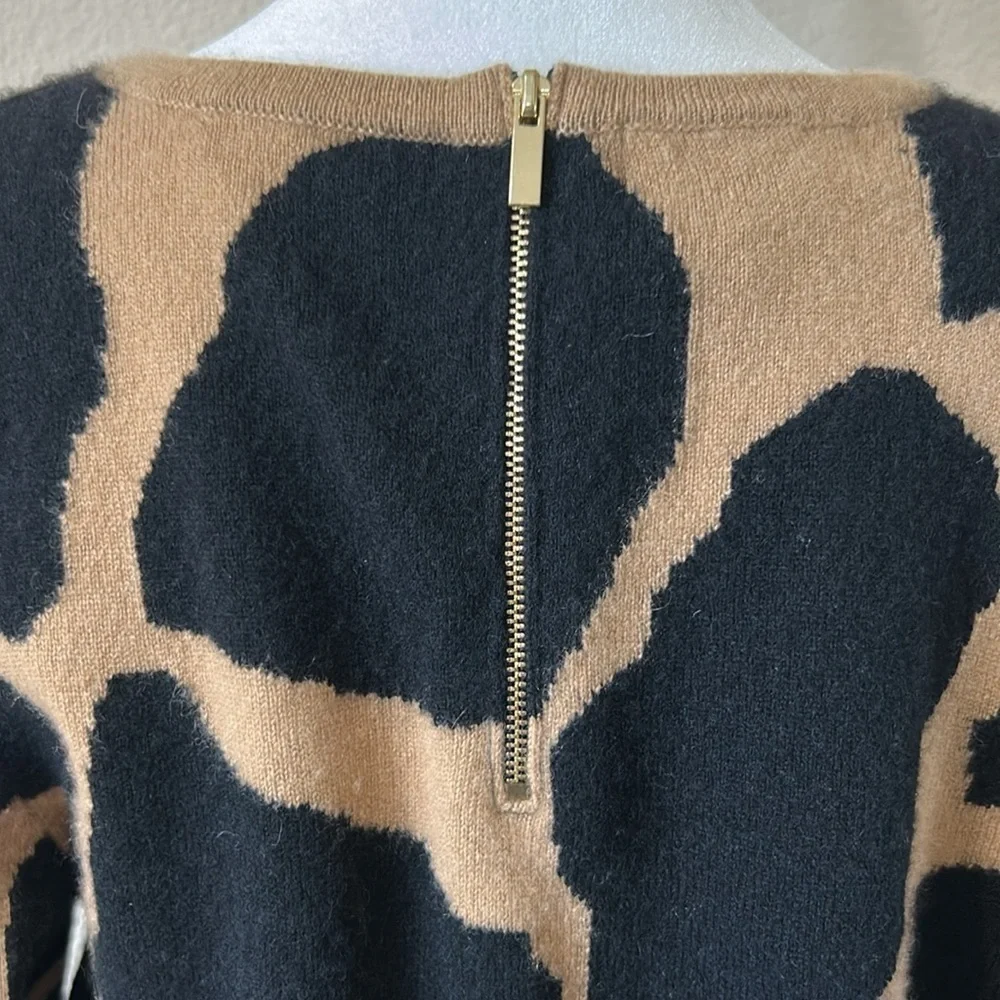Peck & Peck 2-Ply Animal Print Crew Neck Cashmere Sweater - Picture 6 of 9